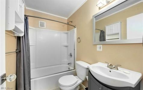 4492 W 170th Street Cleveland OH 44135