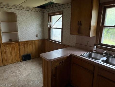 3989 Jo Ann Drive Cleveland OH 44122