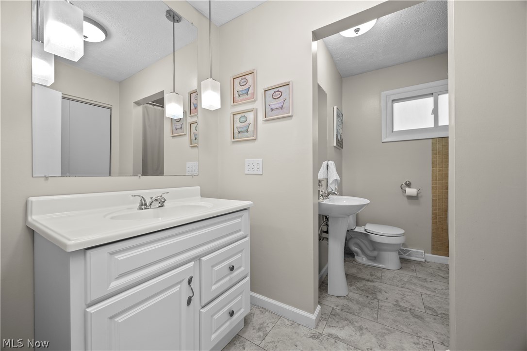 525 Purdue Avenue Elyria OH 44035