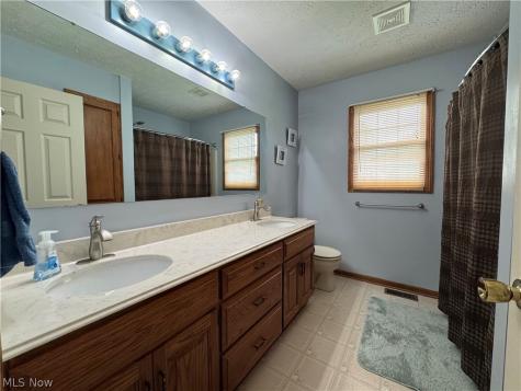 6385 Harbor Drive NW Canton OH 44718