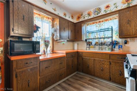 267 26th Street NW Barberton OH 44203