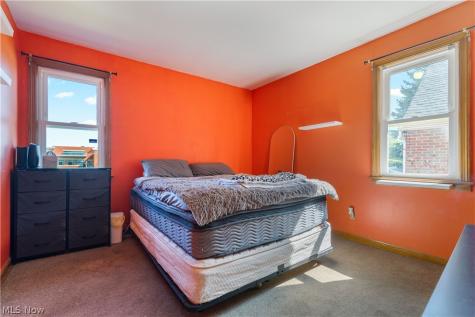 267 26th Street NW Barberton OH 44203