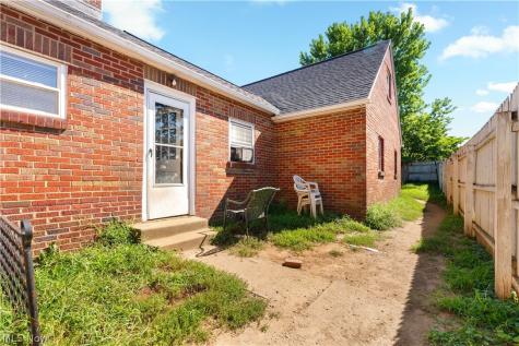 267 26th Street NW Barberton OH 44203
