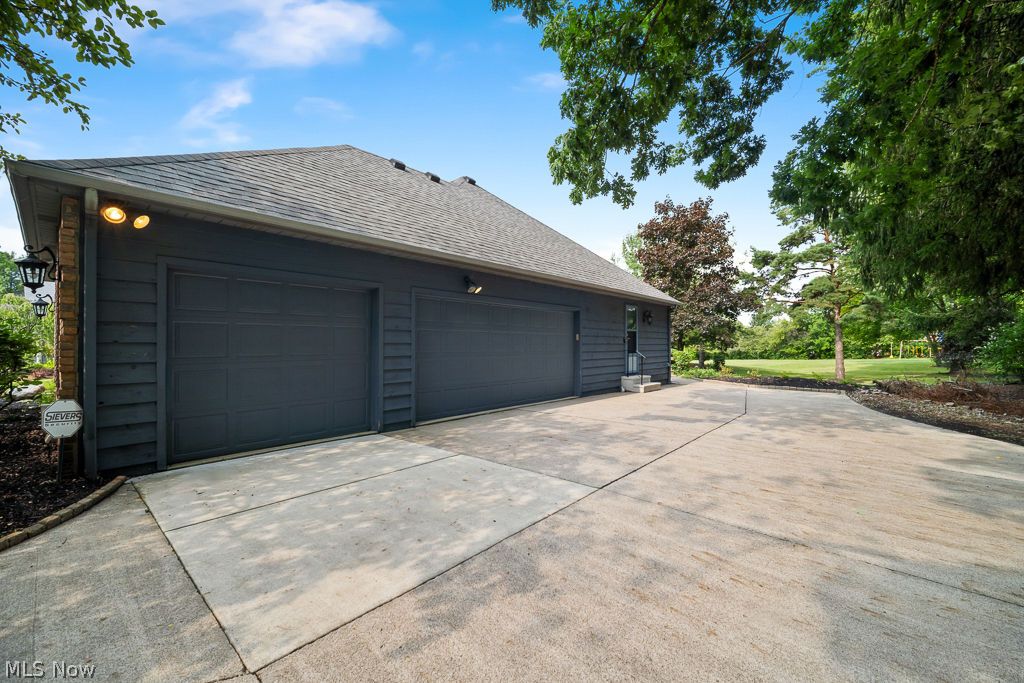 2547 Canyon Creek Drive Hinckley OH 44233