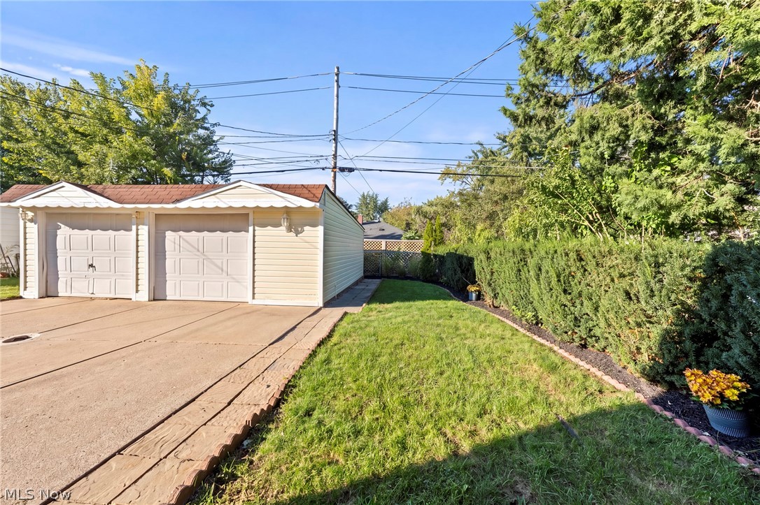 8112 Pelham Drive Parma OH 44129