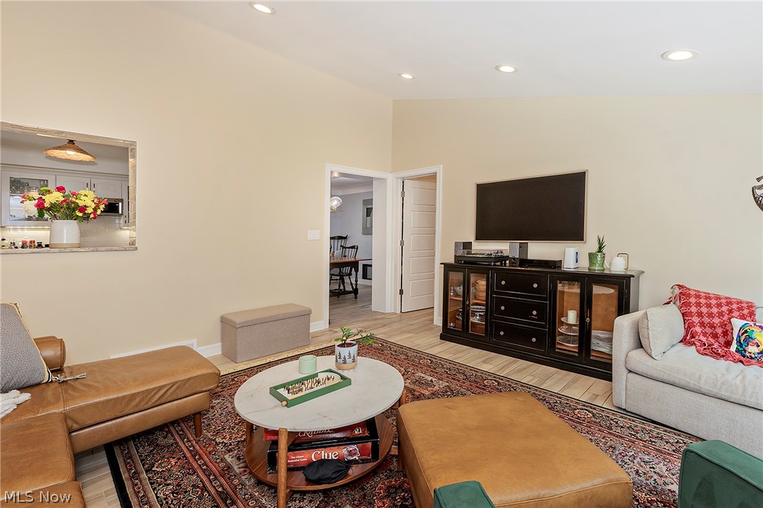 2359 Loyola Road University Heights OH 44118