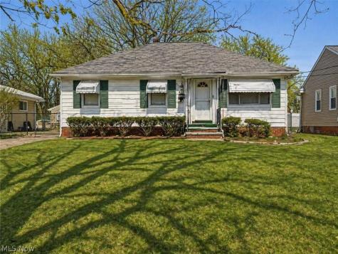 16241 Glenburn Avenue Maple Heights OH 44128