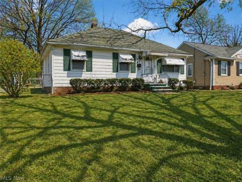 16241 Glenburn Avenue Maple Heights OH 44128