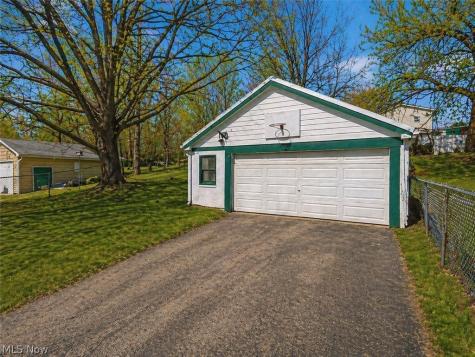 16241 Glenburn Avenue Maple Heights OH 44128