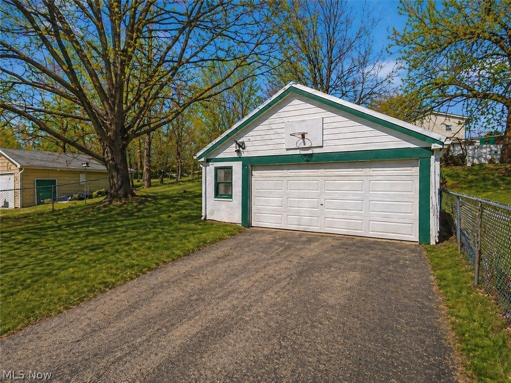 16241 Glenburn Avenue Maple Heights OH 44128
