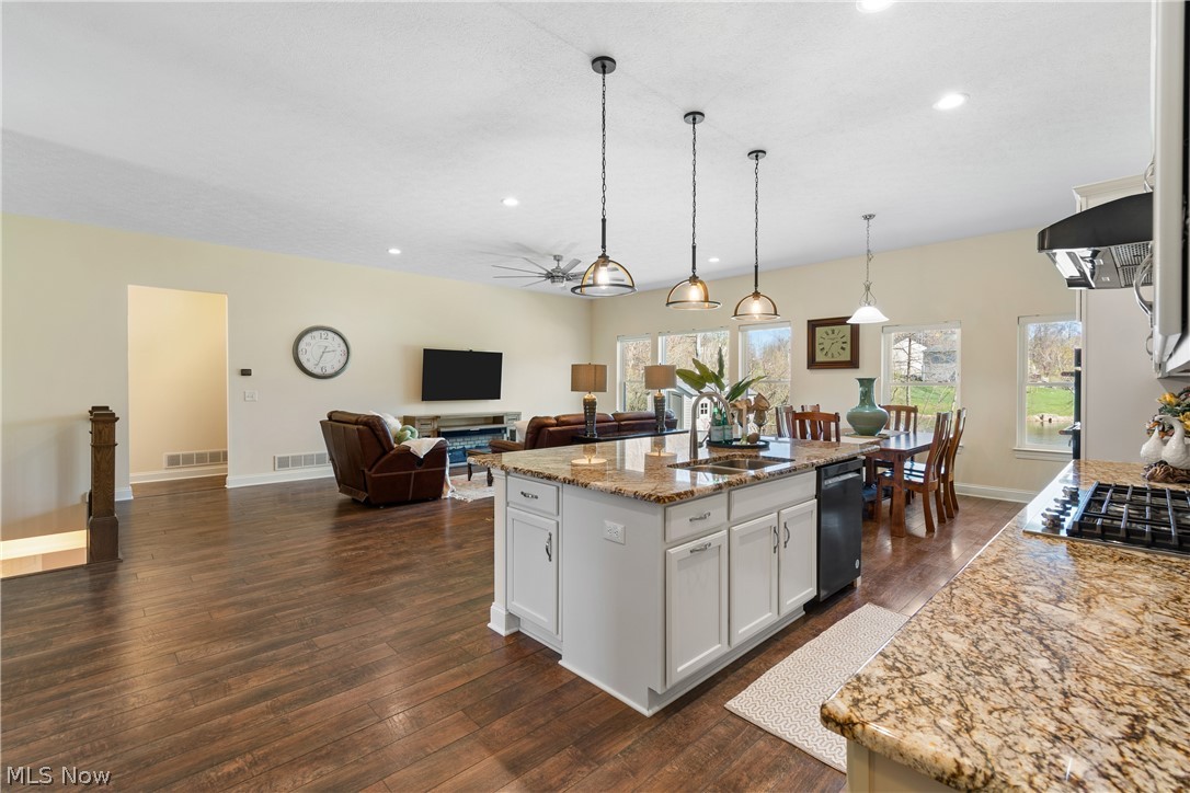 535 E Caston Road Green OH 44685