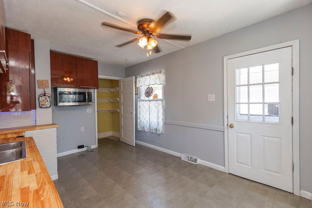 425 Woodland Avenue Elyria OH 44035