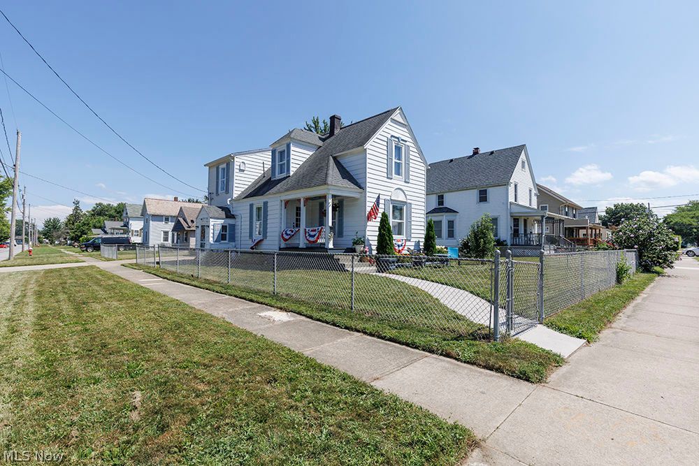 425 Woodland Avenue Elyria OH 44035