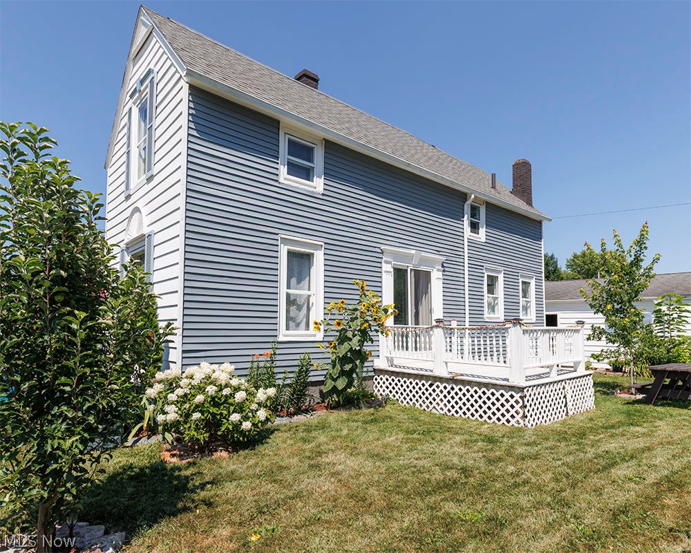 425 Woodland Avenue Elyria OH 44035