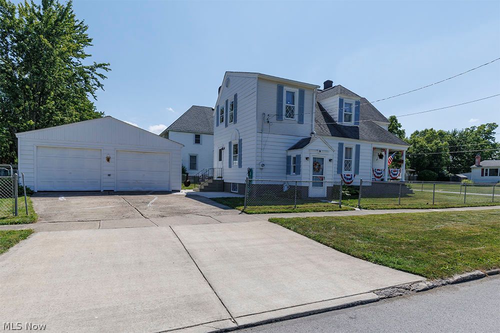 425 Woodland Avenue Elyria OH 44035