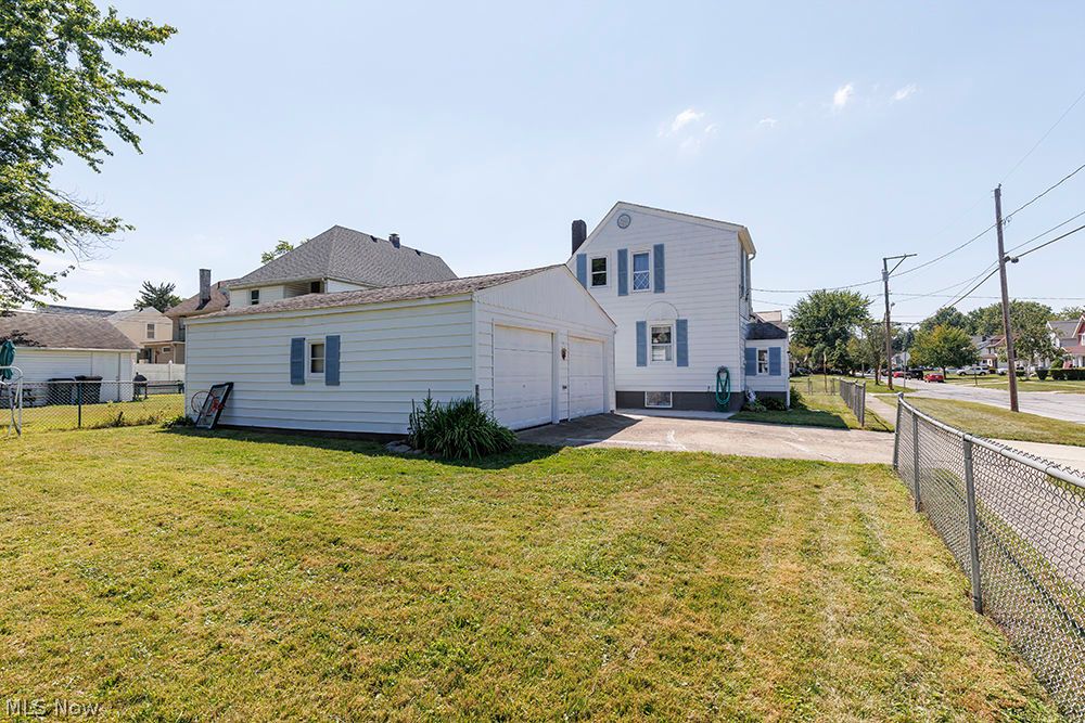 425 Woodland Avenue Elyria OH 44035