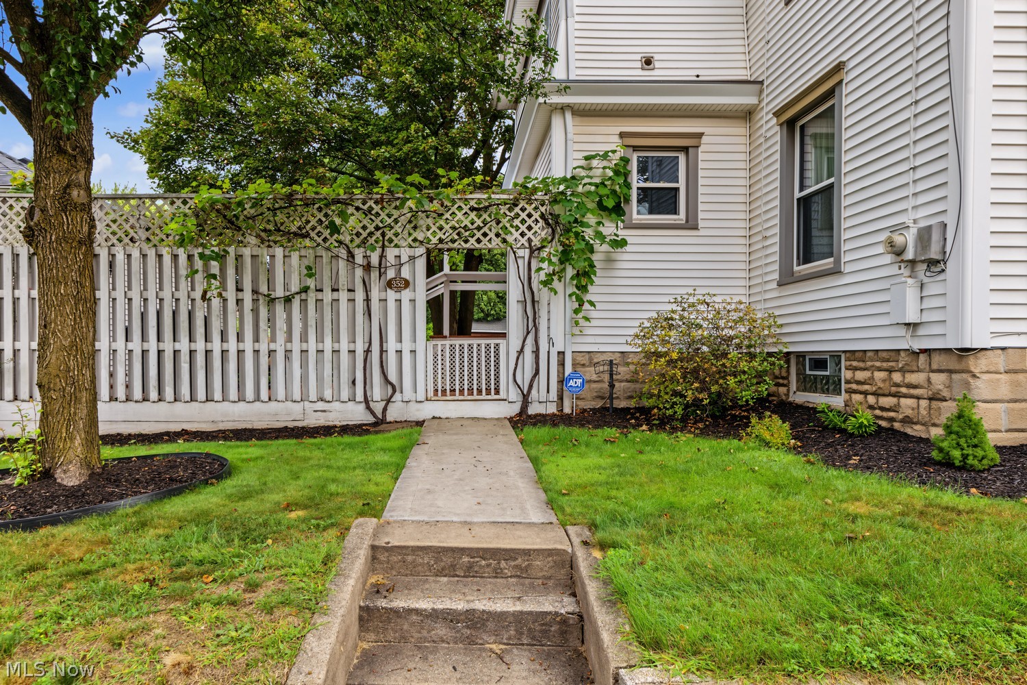 352 High Street Wadsworth OH 44281