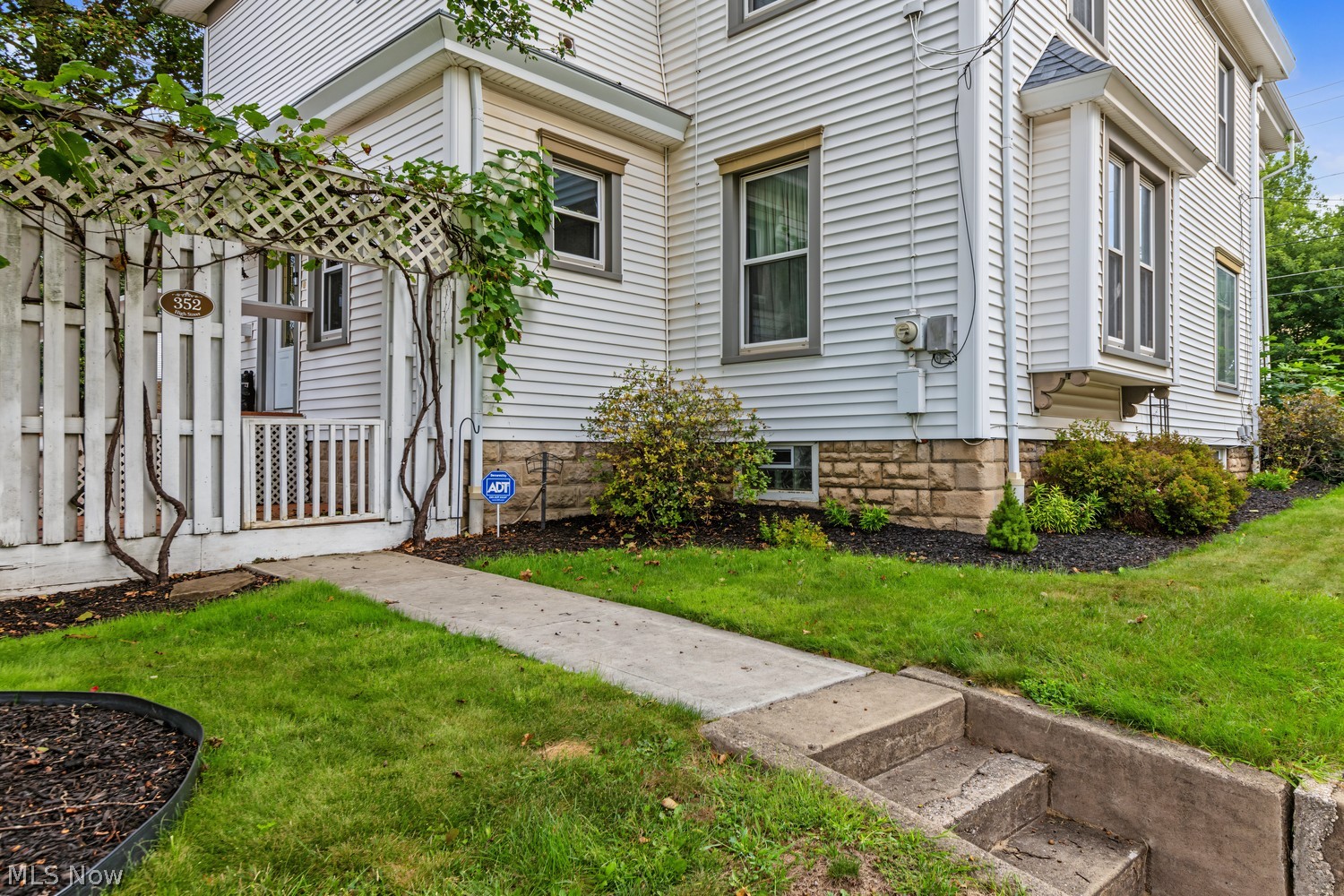 352 High Street Wadsworth OH 44281