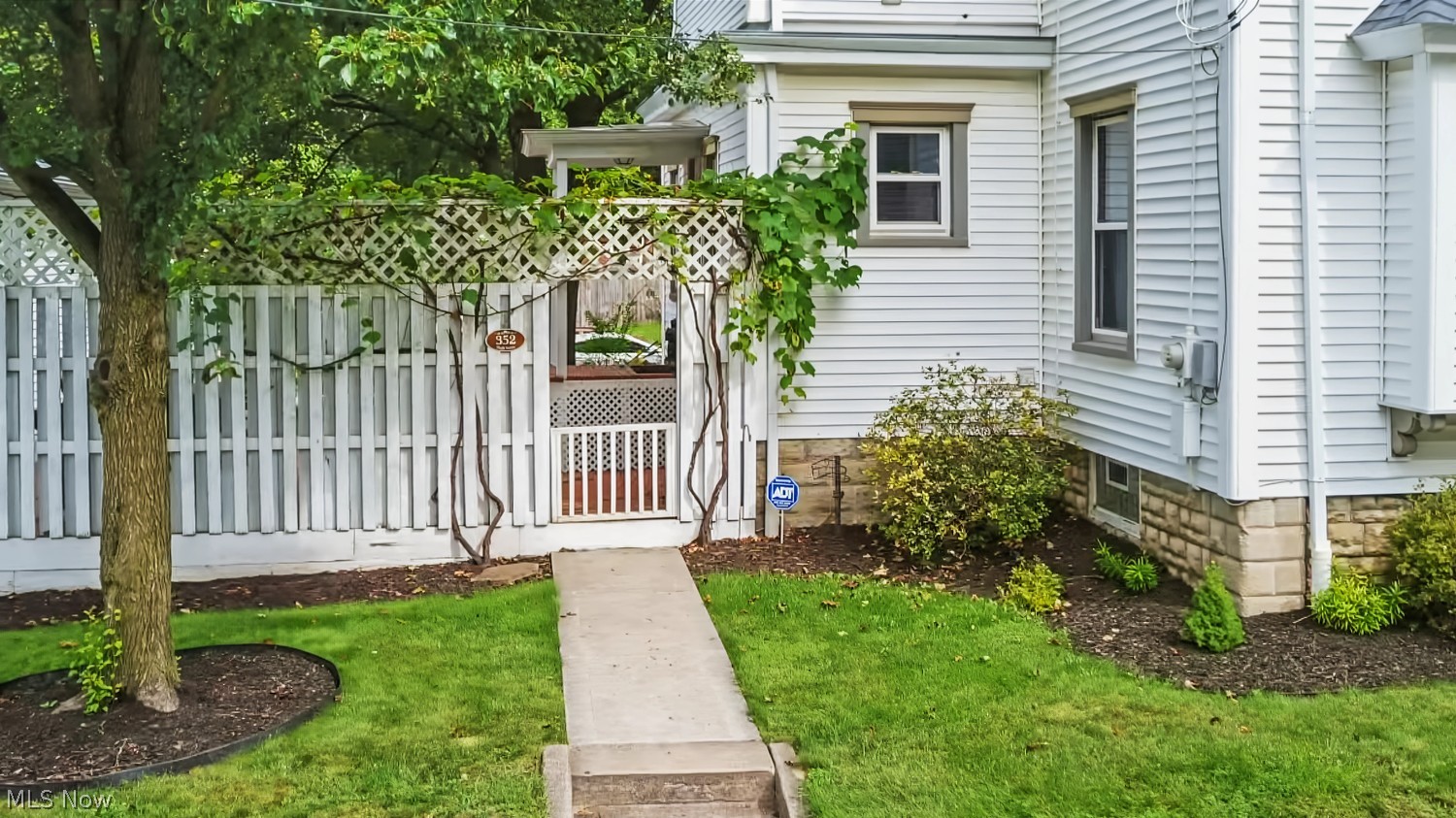 352 High Street Wadsworth OH 44281