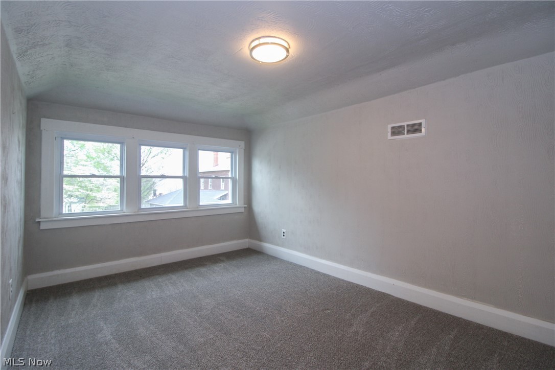65 Duquesne Street Columbiana OH 44408
