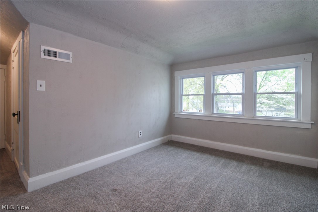 65 Duquesne Street Columbiana OH 44408