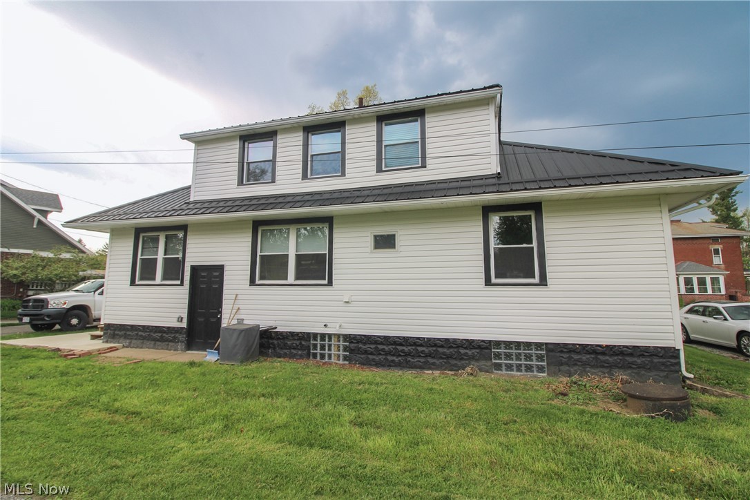 65 Duquesne Street Columbiana OH 44408