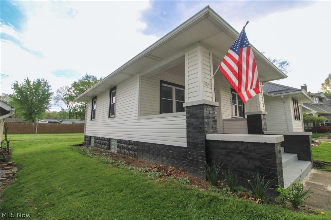 65 Duquesne Street Columbiana OH 44408