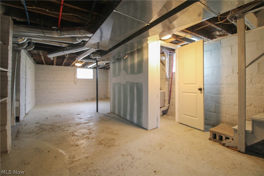 65 Duquesne Street Columbiana OH 44408