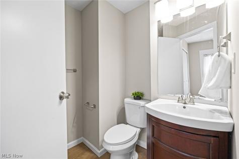 30 16th Street NW Barberton OH 44203