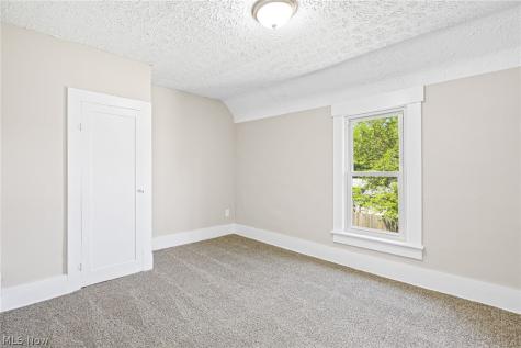30 16th Street NW Barberton OH 44203