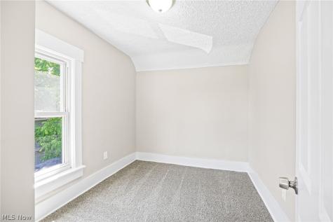 30 16th Street NW Barberton OH 44203