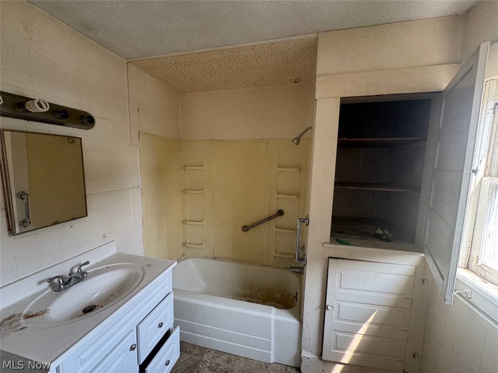 1958 4th Street NE Canton OH 44704
