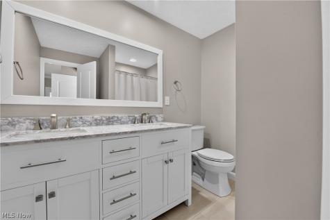 423 Winding Way Wadsworth OH 44281