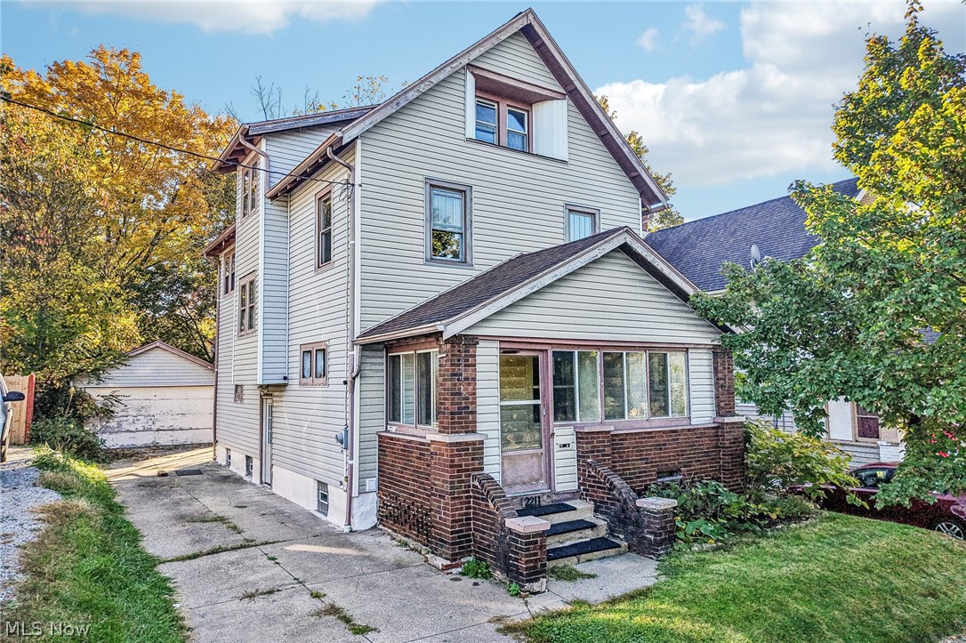 2211 20th Street SW Akron OH 44314