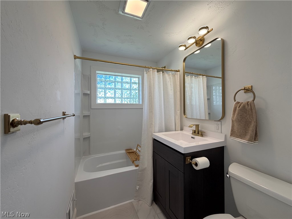 22420 Jo Ann Drive West Lafayette OH 43845