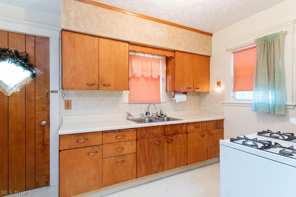 11116 Parkhurst Drive Cleveland OH 44111