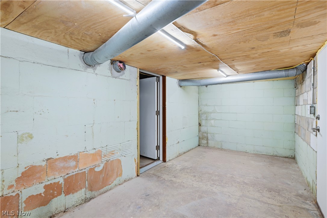 32880 Camp Drive Hanoverton OH 44423