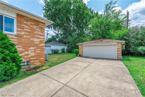 5615 Southington Drive Parma OH 44129