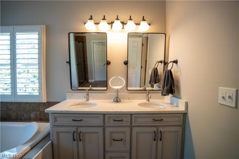 20324 Kylemore Drive Strongsville OH 44149