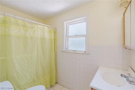 3826 Grosvenor Road South Euclid OH 44118