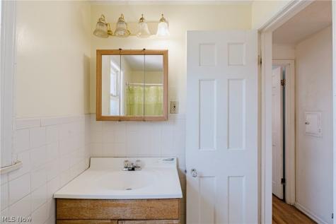 3826 Grosvenor Road South Euclid OH 44118