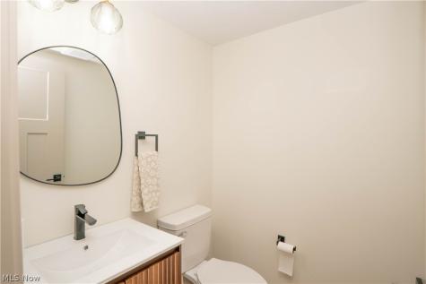 4567 Rex Lake Drive New Franklin OH 44319