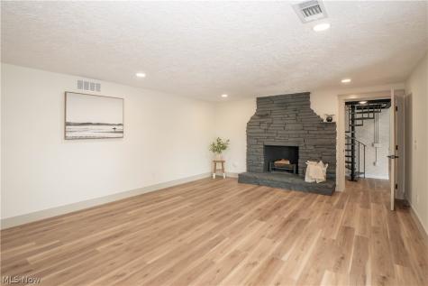 4567 Rex Lake Drive New Franklin OH 44319