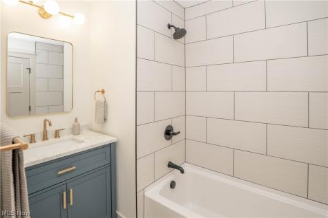 4567 Rex Lake Drive New Franklin OH 44319