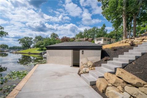 4567 Rex Lake Drive New Franklin OH 44319