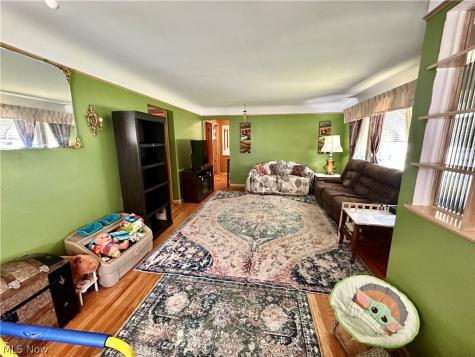 9513 Alexander Road Garfield Heights OH 44125