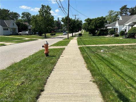 9513 Alexander Road Garfield Heights OH 44125