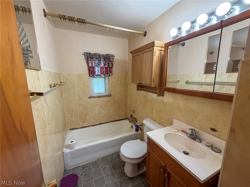 572 Comstock Street NW Warren OH 44483