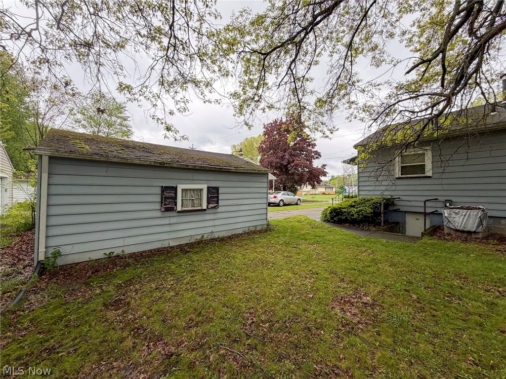 572 Comstock Street NW Warren OH 44483