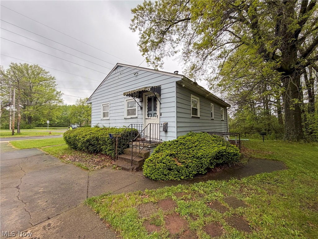572 Comstock Street NW Warren OH 44483